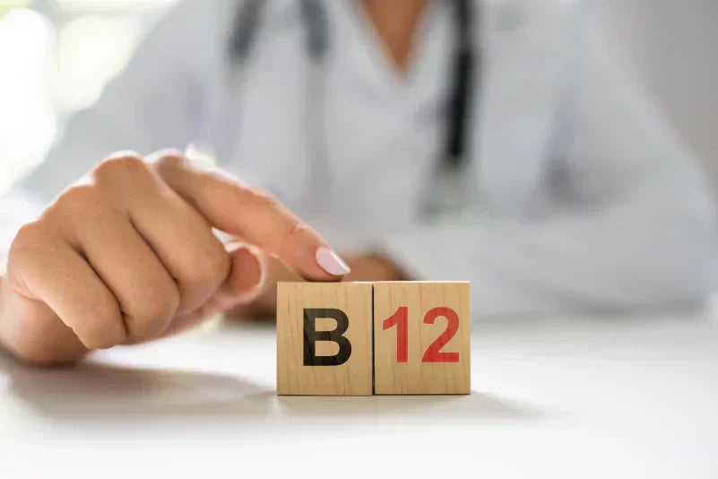 Arzt zeigt auf Vitamin B12 - Klärt auf Vitamin B12 Mangel